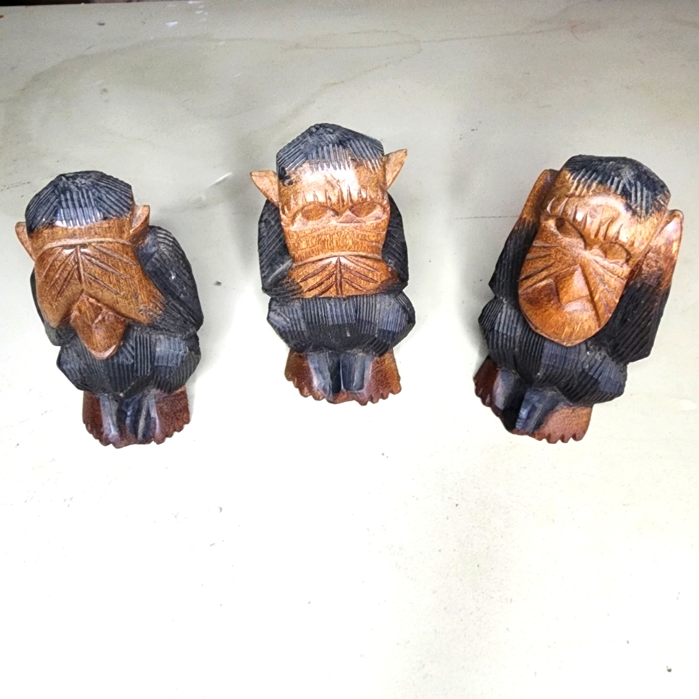 HANDCARVED WOODEN MONKEYS DECOR SET